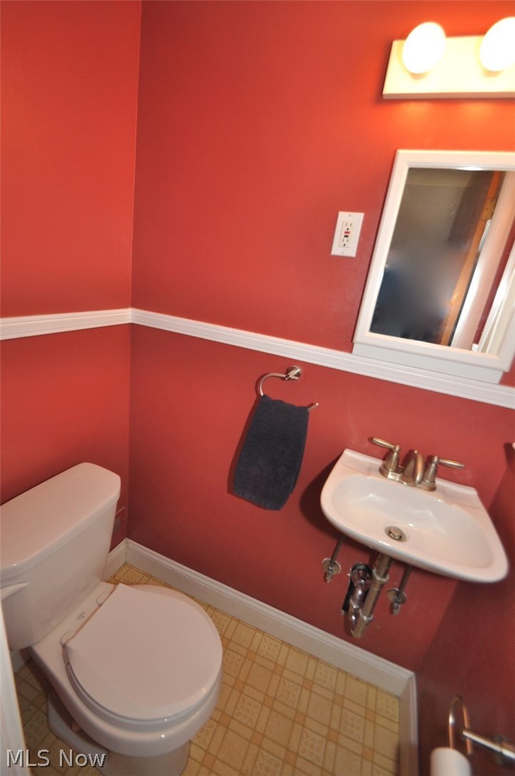3621 Berkeley Road Cleveland Heights, OH 44118 - Photo 13 of 23 Powder room on first floor