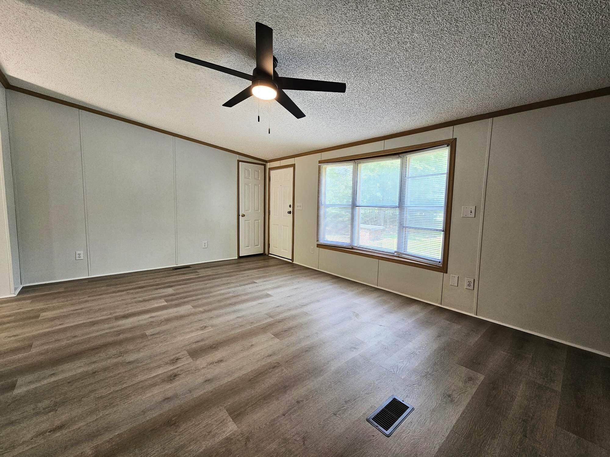 1553 Fairfield Road Manning, SC 29102 - Photo 7 of 24 LIVING ROOM