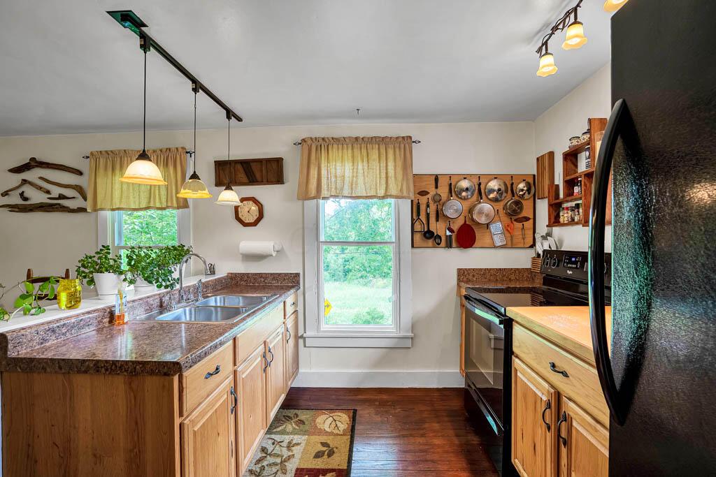 34522 Blackburn Road Logan, OH 43138 - Photo 10 of 31 Eat-in Kitchen