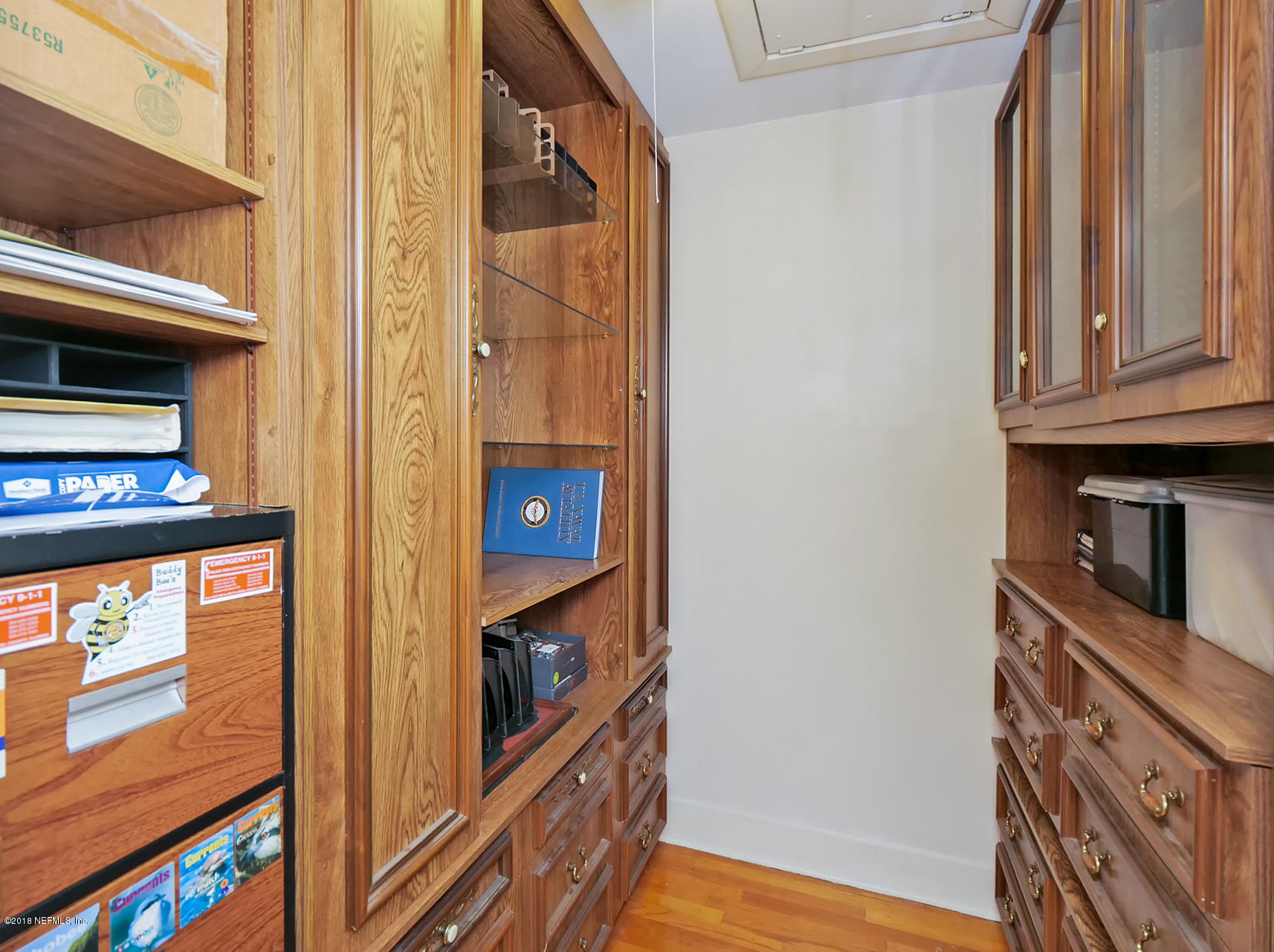 5028 River Point Road Jacksonville, FL 32207 - Photo 47 of 55 Built-Ins