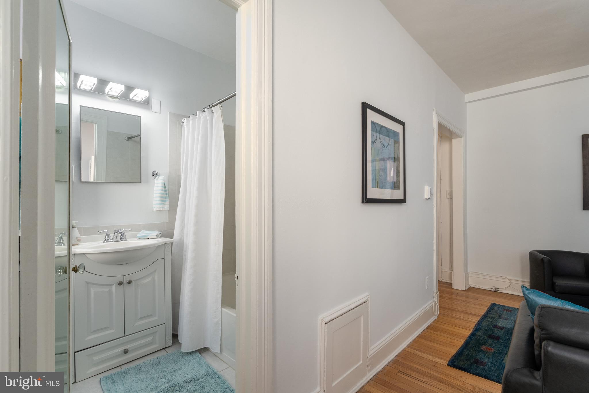 1954 Columbia Road Northwest, Unit 707 Washington, DC 20009 - Photo 8 of 20 Bathroom