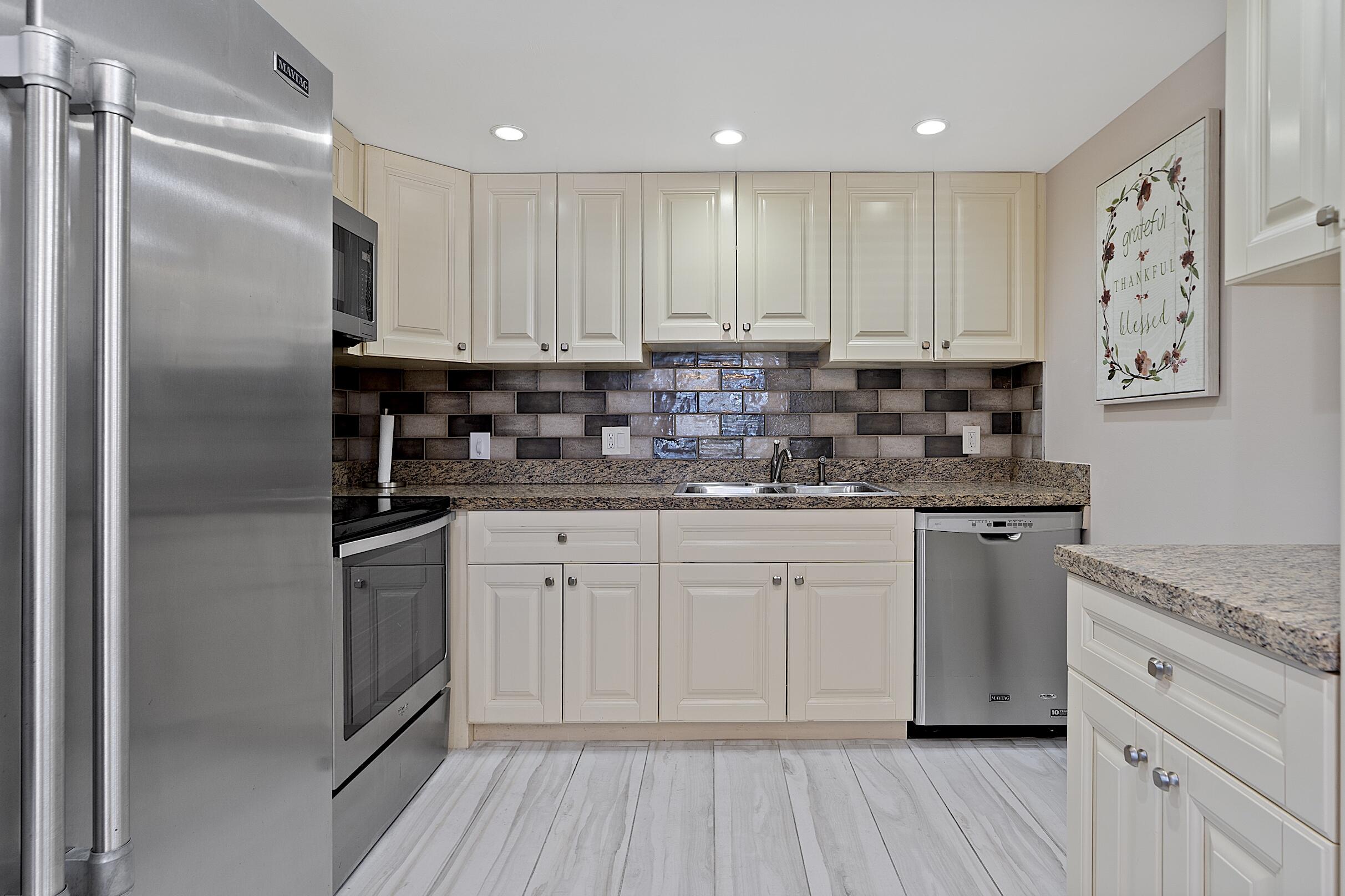 1032 Lincoln B Boca Raton, FL 33434 - Photo 13 of 45 1032 Lincoln B - -073