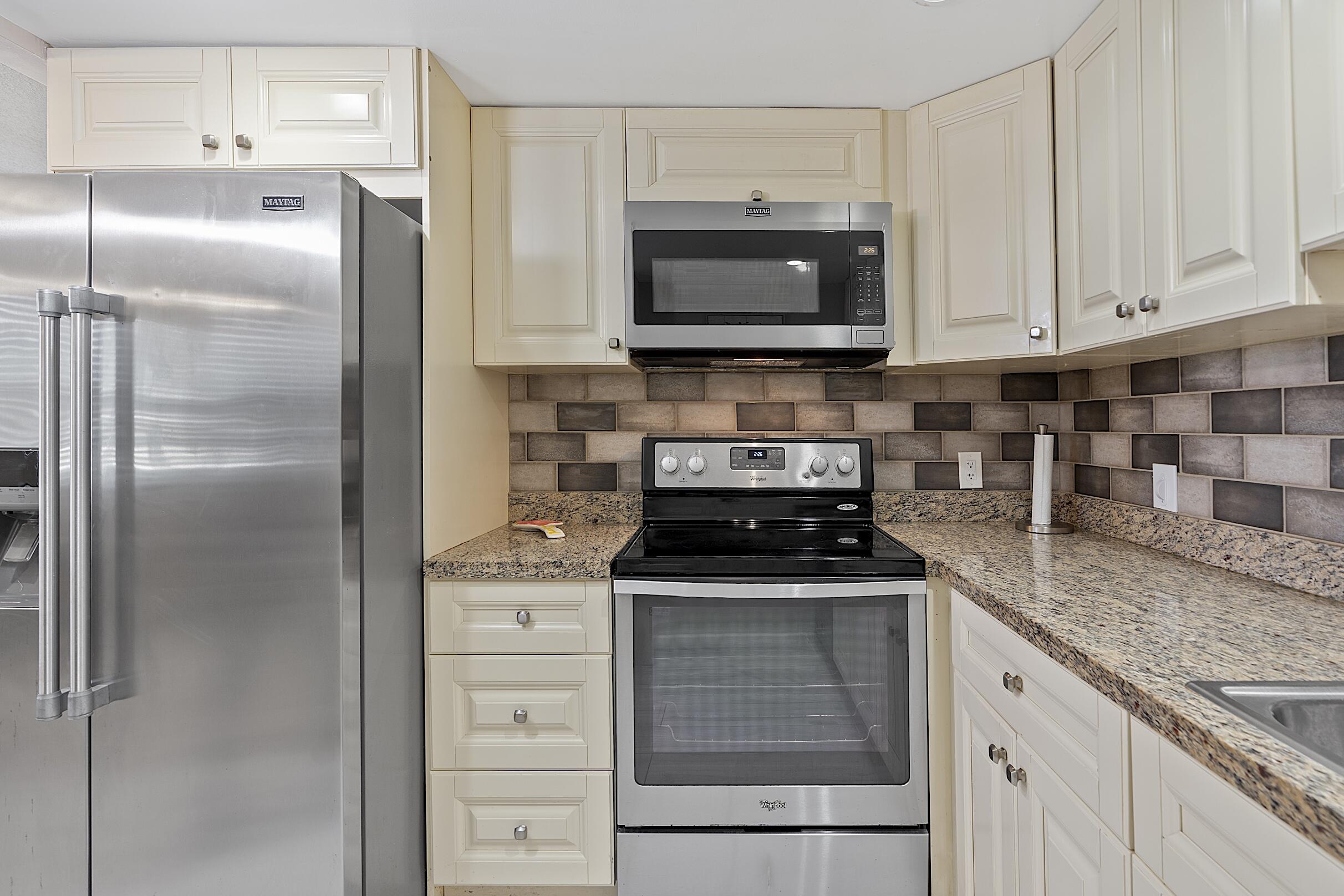 1032 Lincoln B Boca Raton, FL 33434 - Photo 15 of 45 1032 Lincoln B - -077
