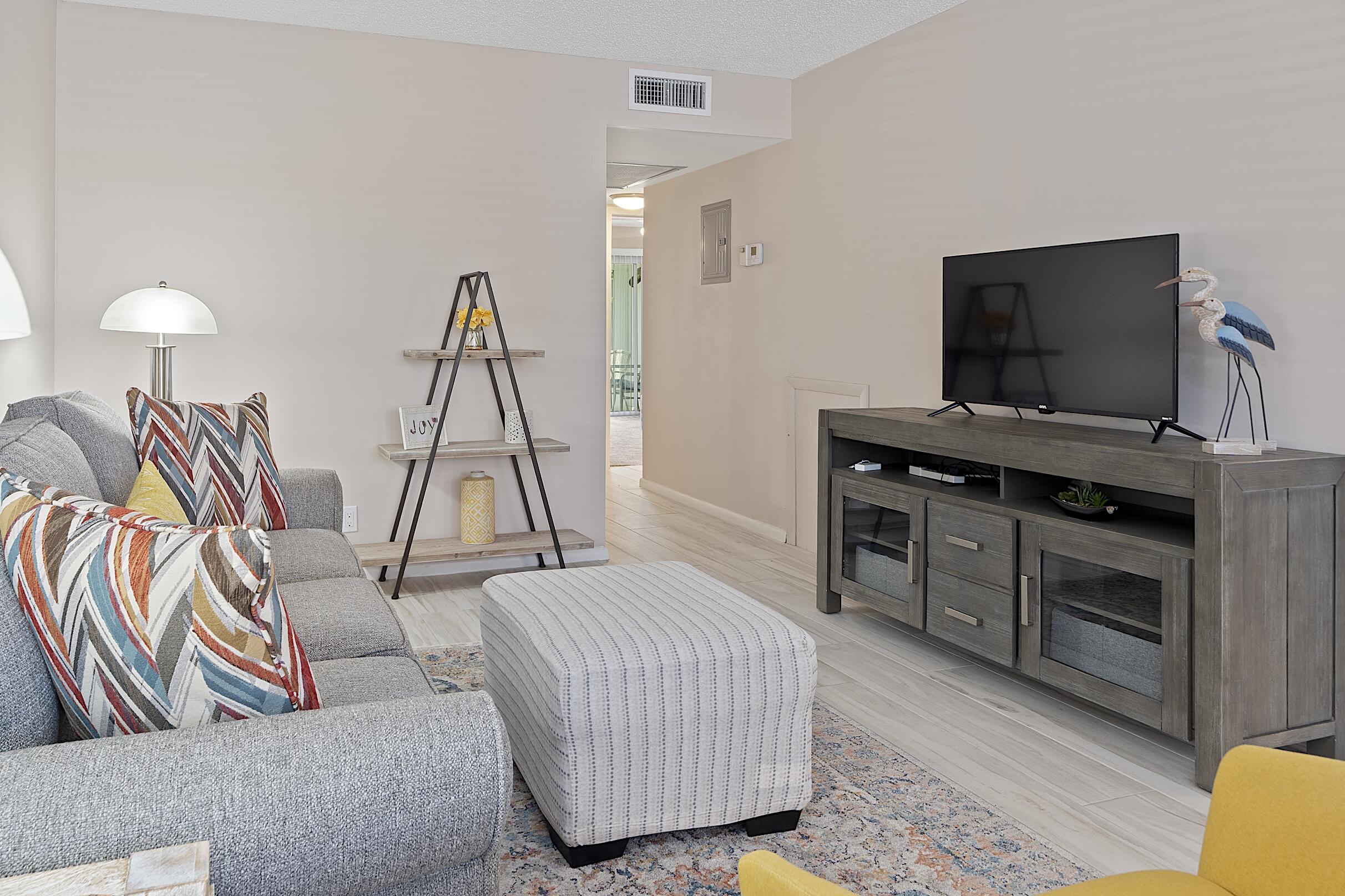 1032 Lincoln B Boca Raton, FL 33434 - Photo 8 of 45 1032 Lincoln B - -069