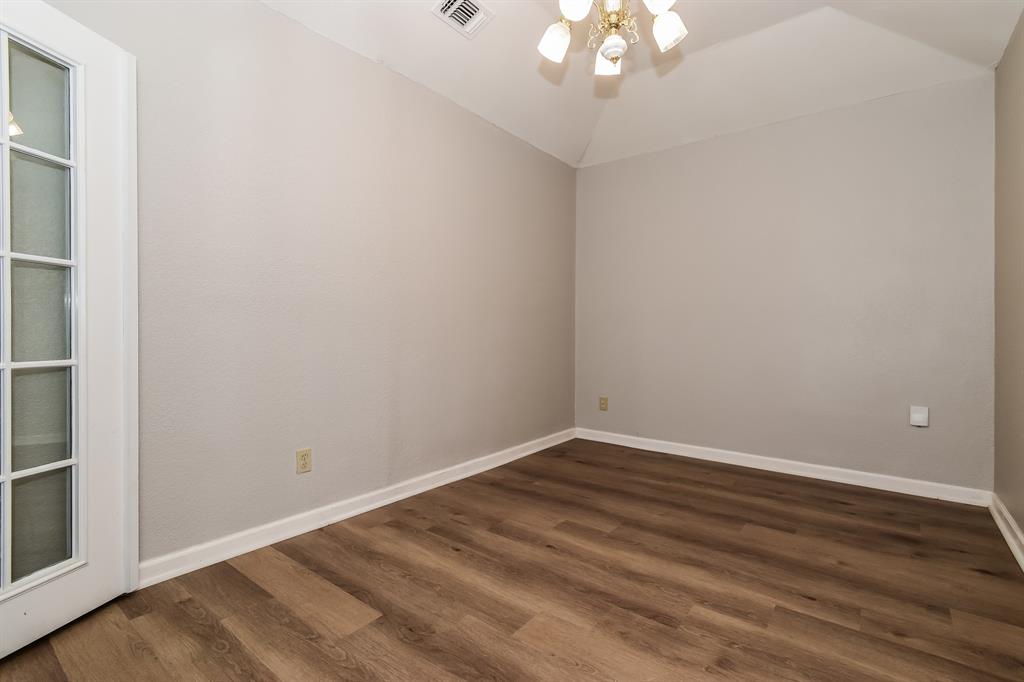 320 33rd Street Southwest Paris, TX 75460 - Photo 7 of 21
