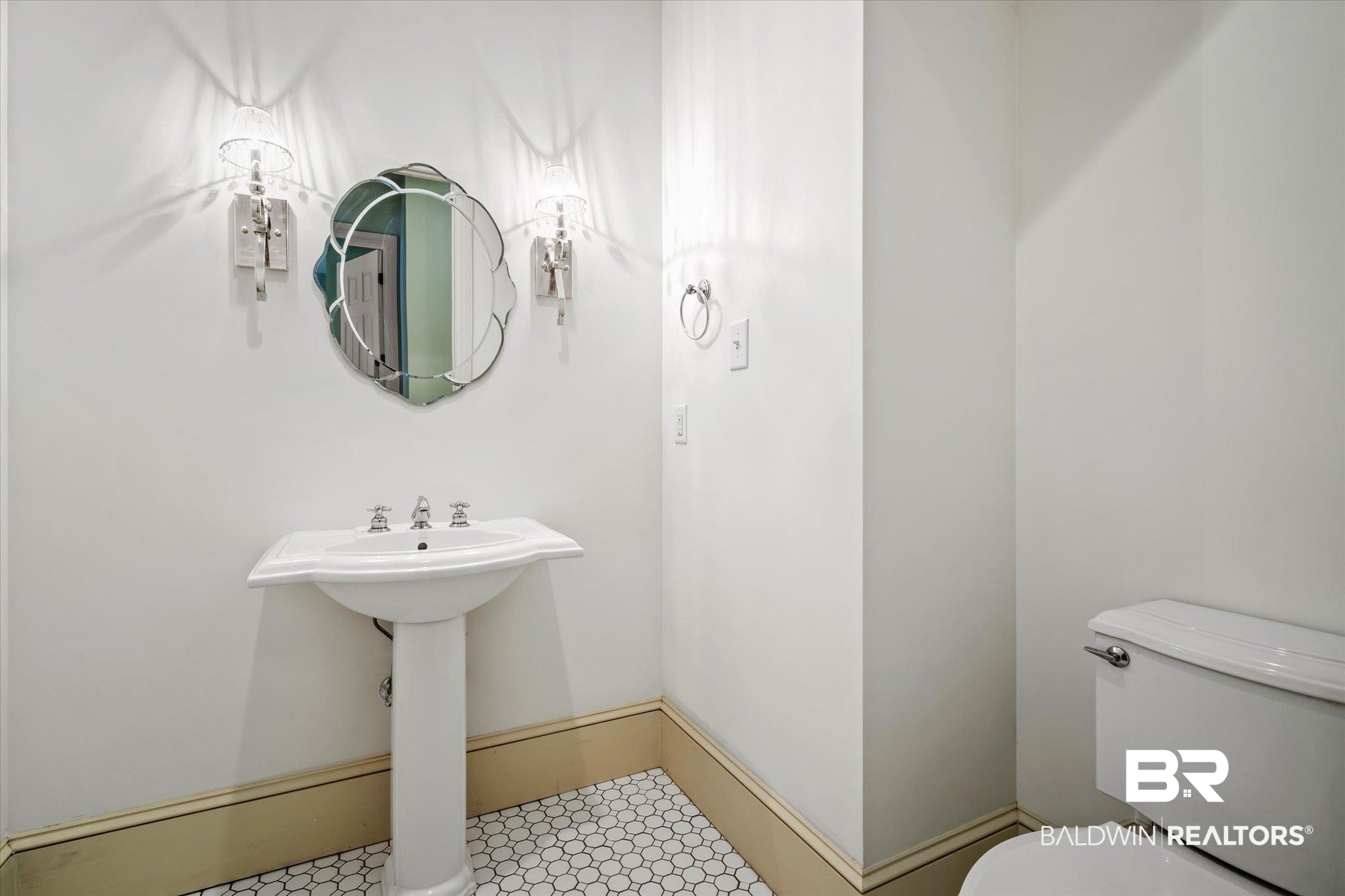 812 Country Club Court Mobile, AL 36609 - Photo 17 of 34 Bathroom featuring toilet