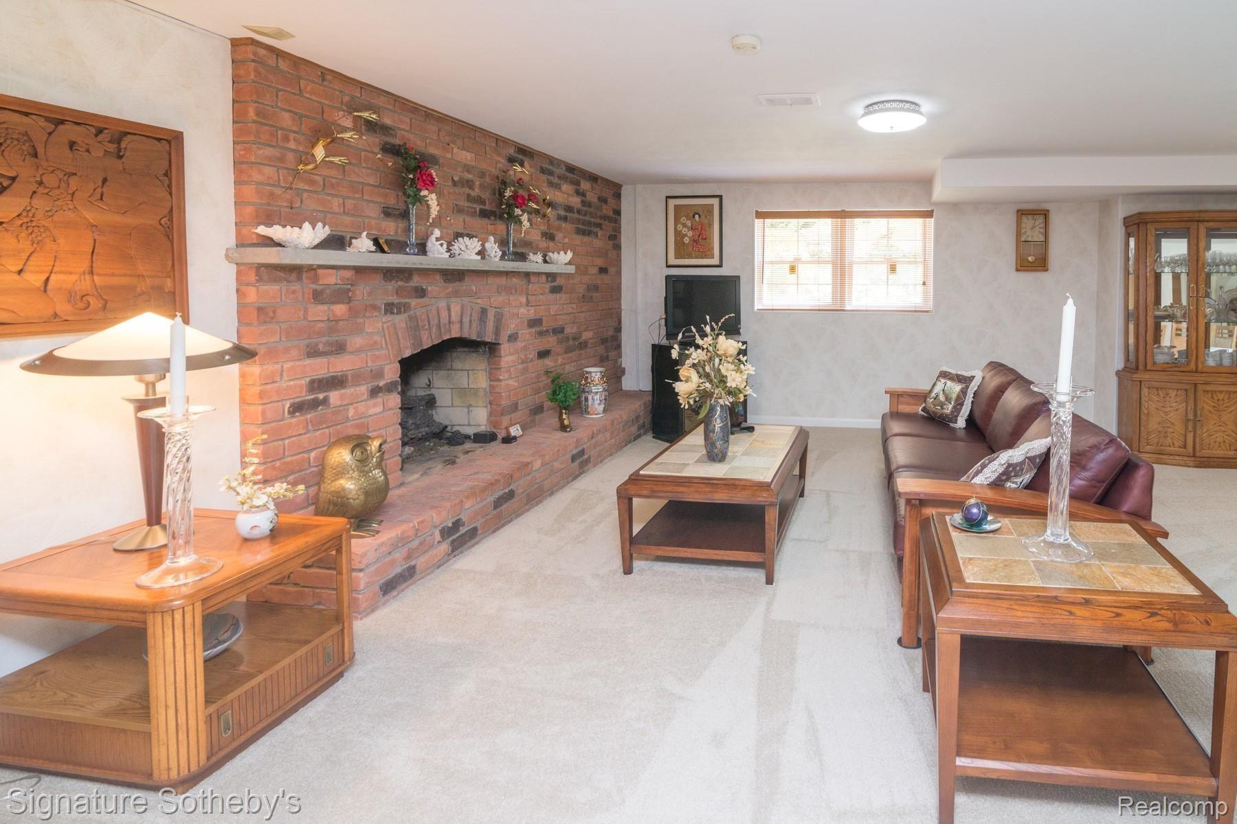 172 Chesterfield Road Bloomfield Hills, MI 48304 - Photo 45 of 98 098_98.jpg Large fireplace in great room