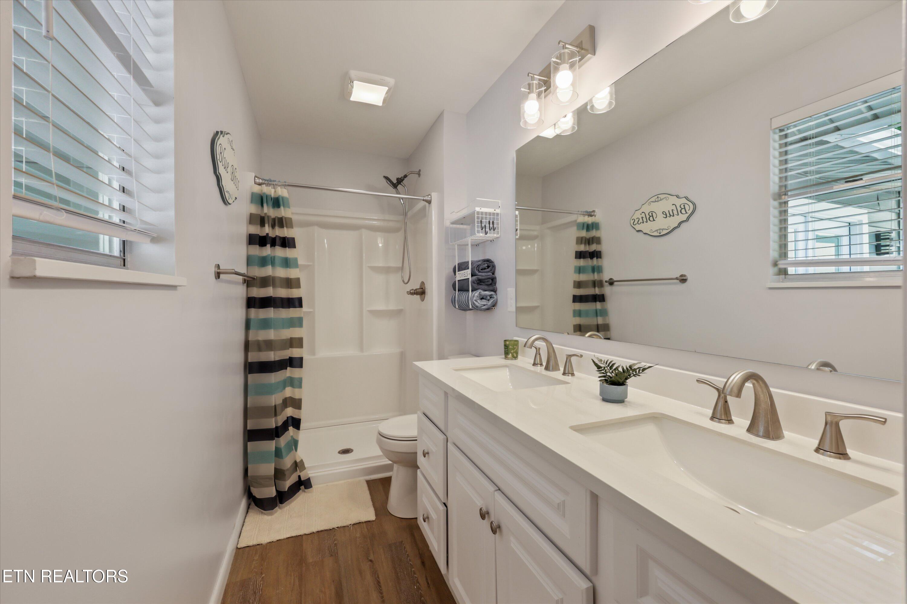 5524 Carter Road Knoxville, TN 37918 - Photo 24 of 57 Master Bathroom
