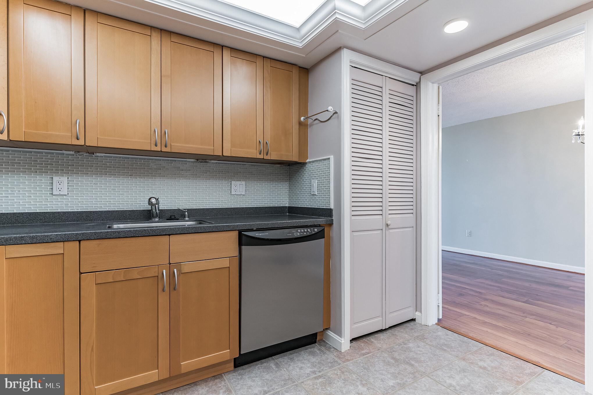 1101 South Arlington Ridge Road, Unit 503 Arlington, VA 22202 - Photo 11 of 56 Gallery Image 11
