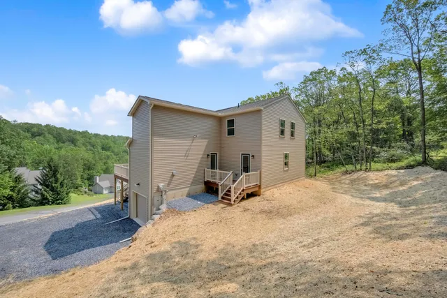 $939,900 | 2217 Camelback Drive, Tannersville, PA 18372