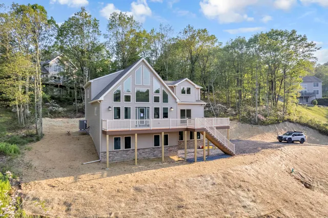 $939,900 | 2217 Camelback Drive, Tannersville, PA 18372