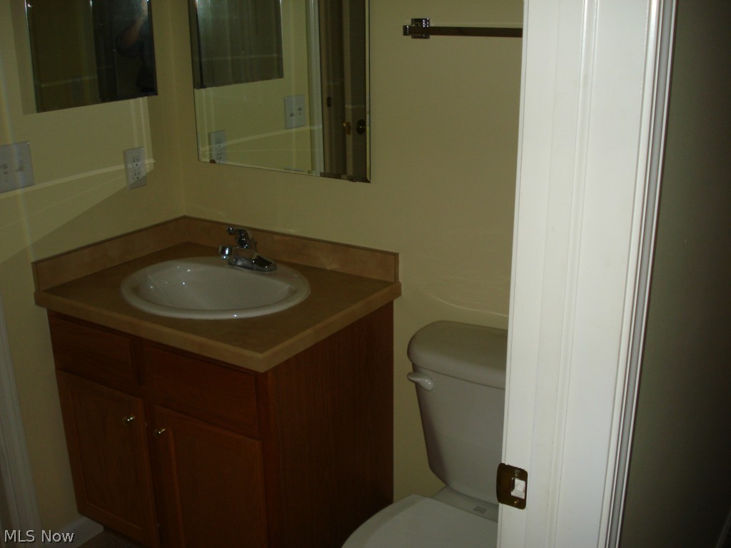 5645 Clingan Road, Unit 9C Struthers, OH 44471 - Photo 8 of 10 Gallery Image 8