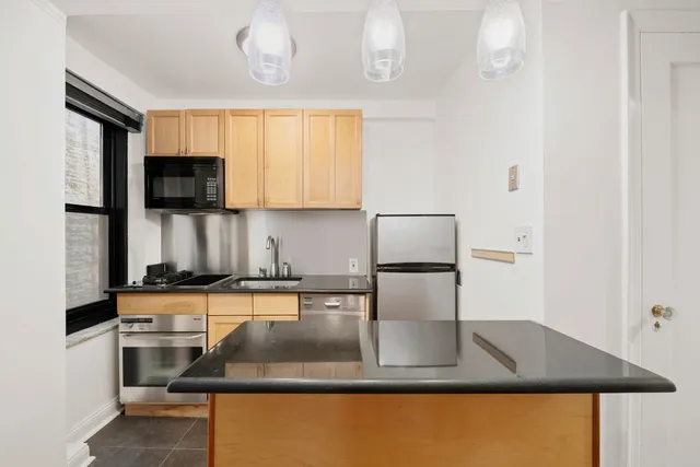 $499,000 | 300 West 23rd Street, Unit 4L | Chelsea