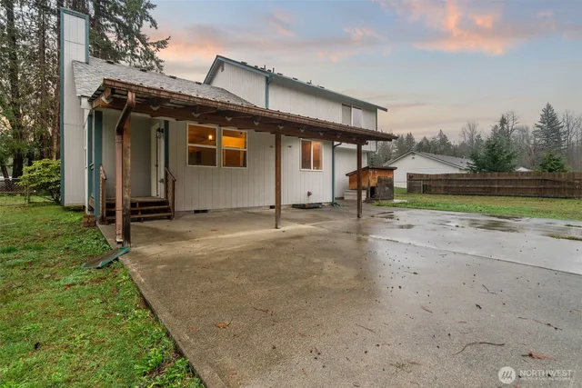 a front view of house with yard