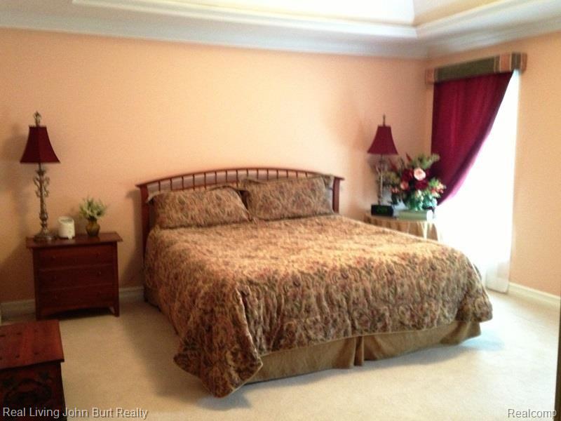 29 North Baldwin Road Oxford, MI 48371 - Photo 9 of 14 Master Suite.jpg