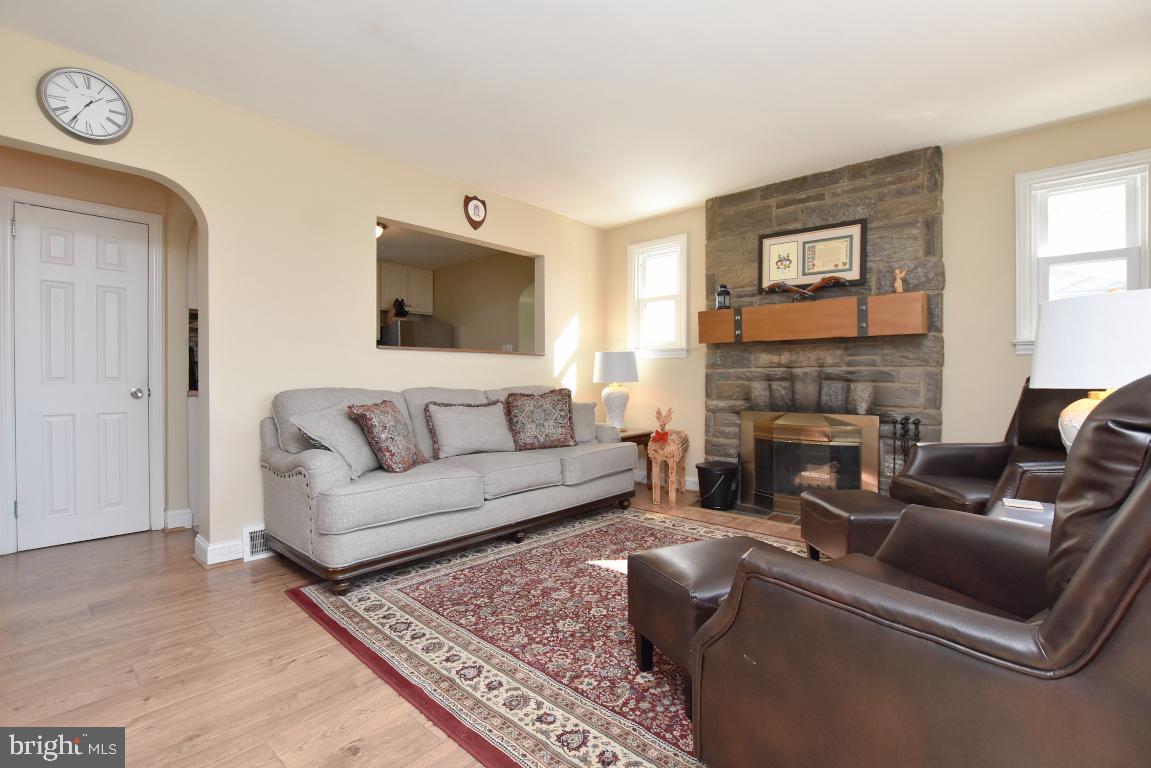 515 Good Intent Road Blackwood, NJ 08012 - Photo 6 of 32 Living Room
