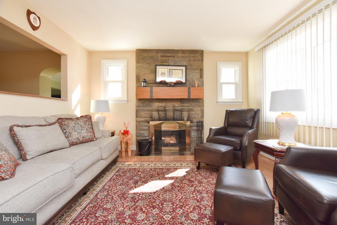 515 Good Intent Road Blackwood, NJ 08012 - Photo 7 of 32 Living Room