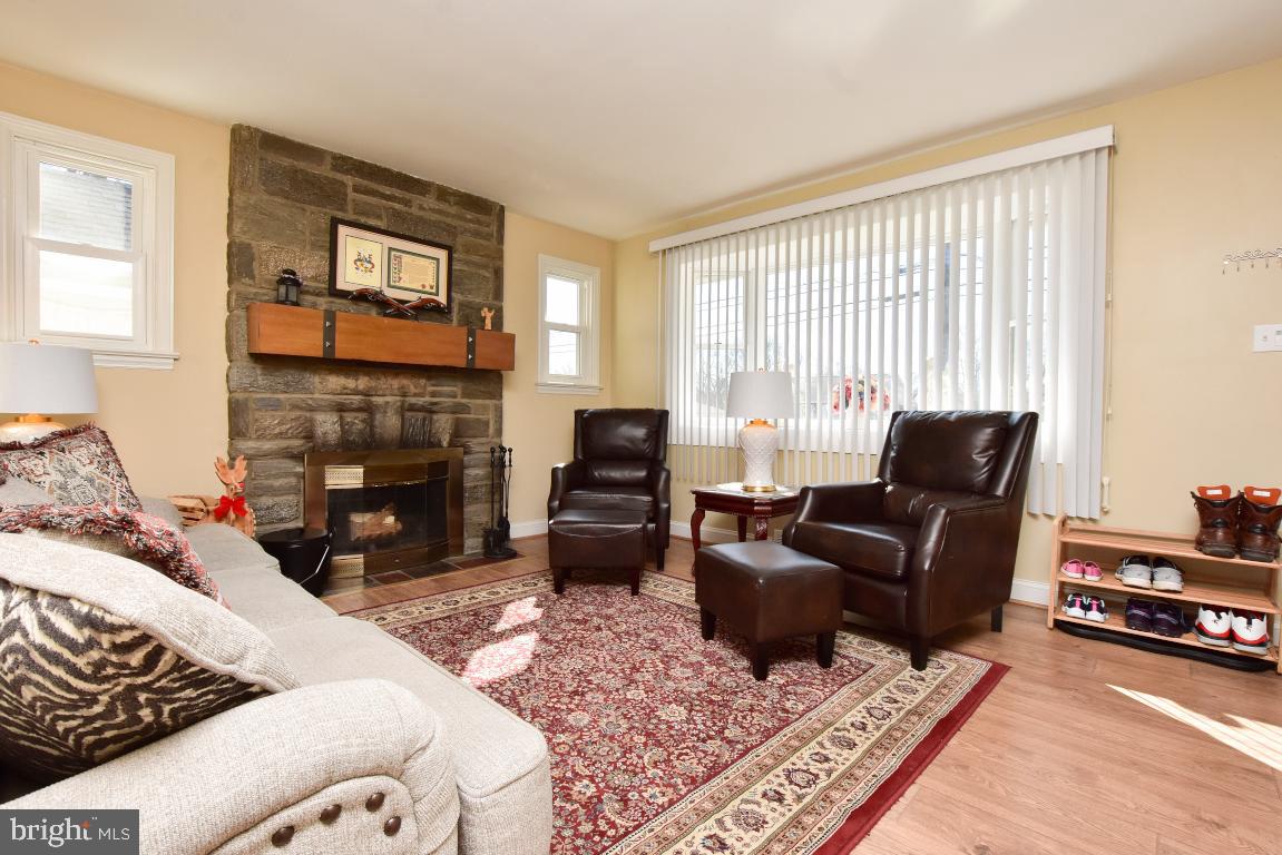515 Good Intent Road Blackwood, NJ 08012 - Photo 8 of 32 Living Room
