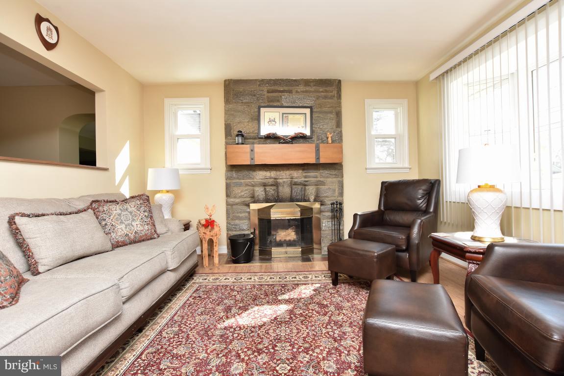 515 Good Intent Road Blackwood, NJ 08012 - Photo 9 of 32 Living Room