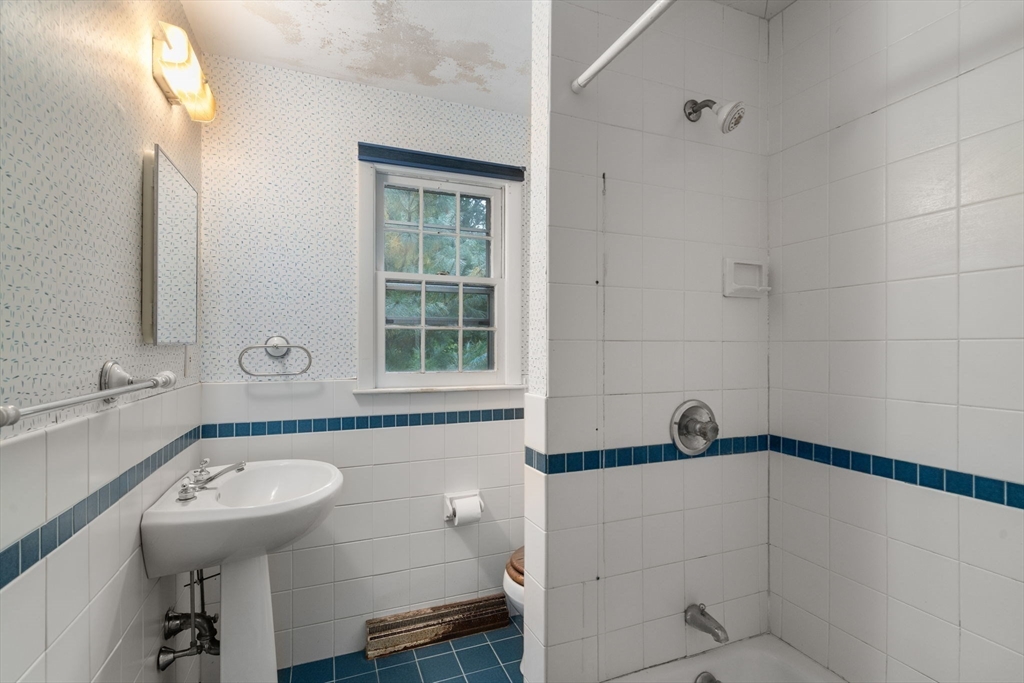 14 Spring Street Hingham, MA 02043 - Photo 11 of 29