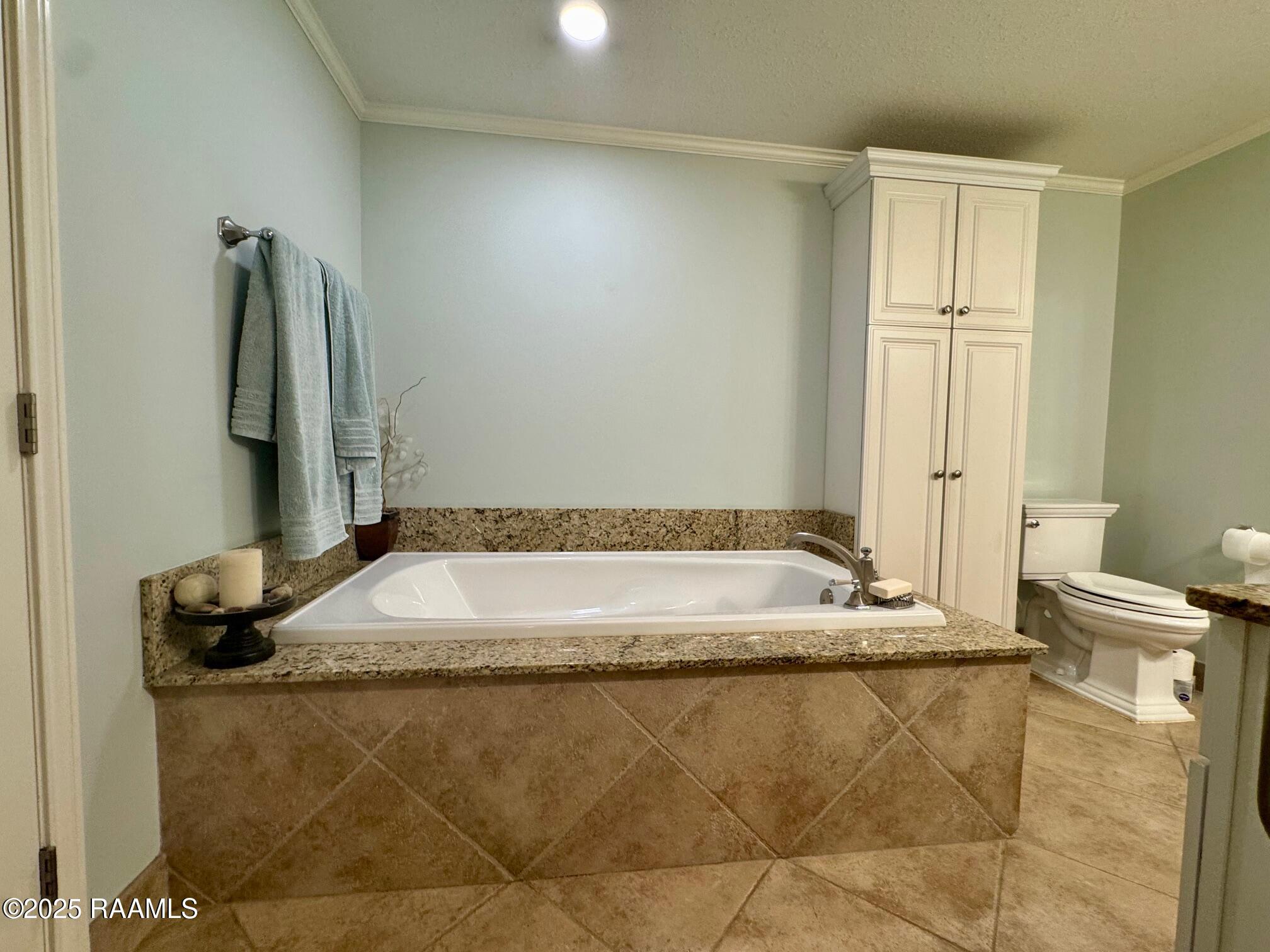 2015 Old Jeanerette Road New Iberia, LA 70563 - Photo 25 of 47 Garden Tub