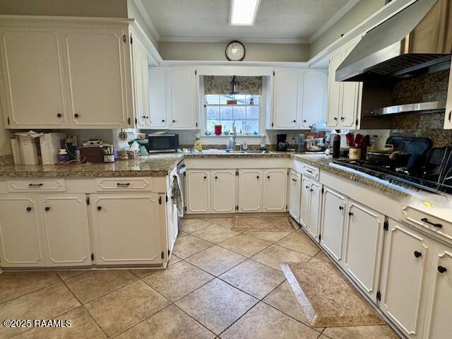 2015 Old Jeanerette Road New Iberia, LA 70563 - Photo 3 of 47 Spacious Kitchen