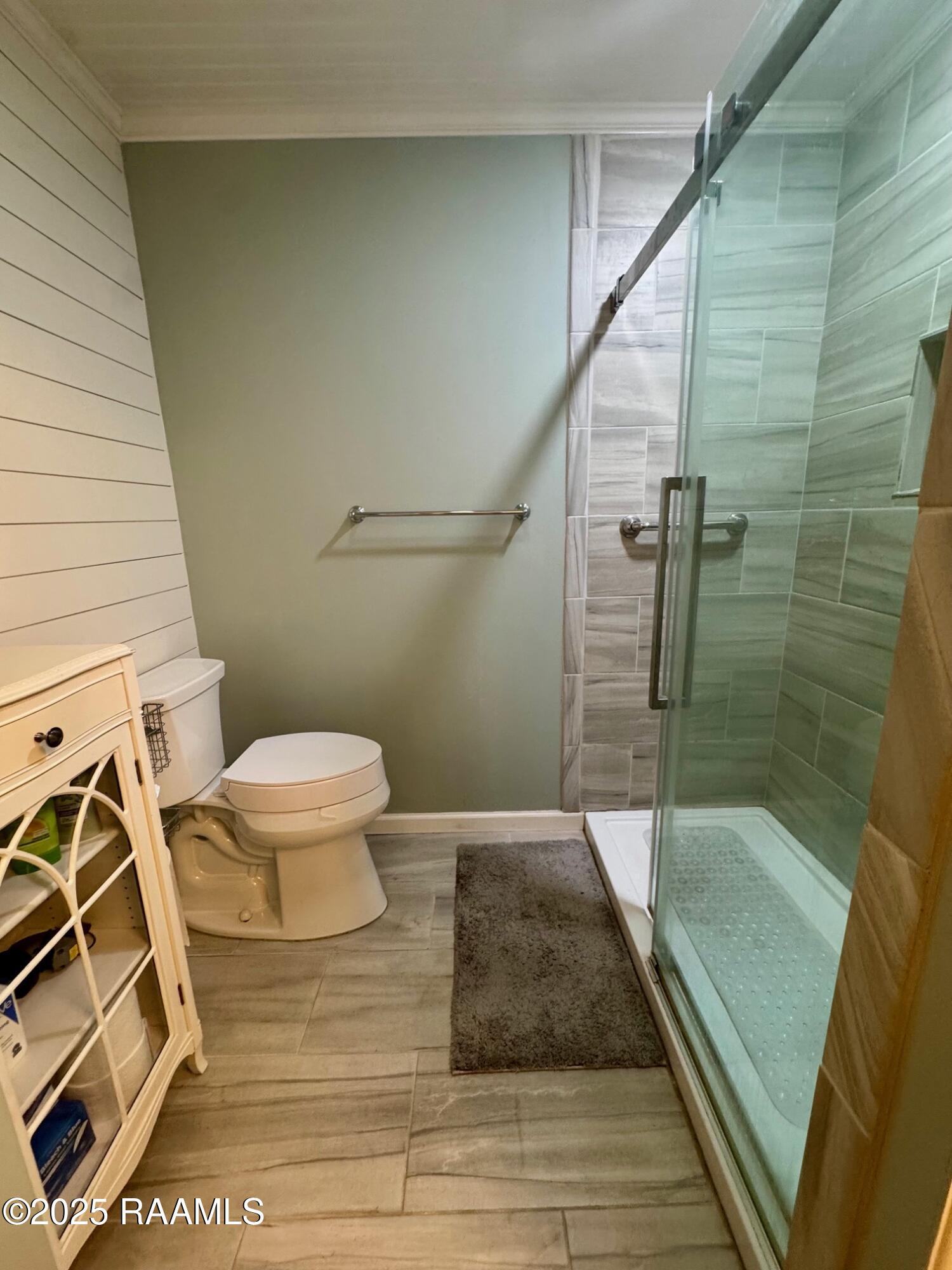 2015 Old Jeanerette Road New Iberia, LA 70563 - Photo 31 of 47 Shower