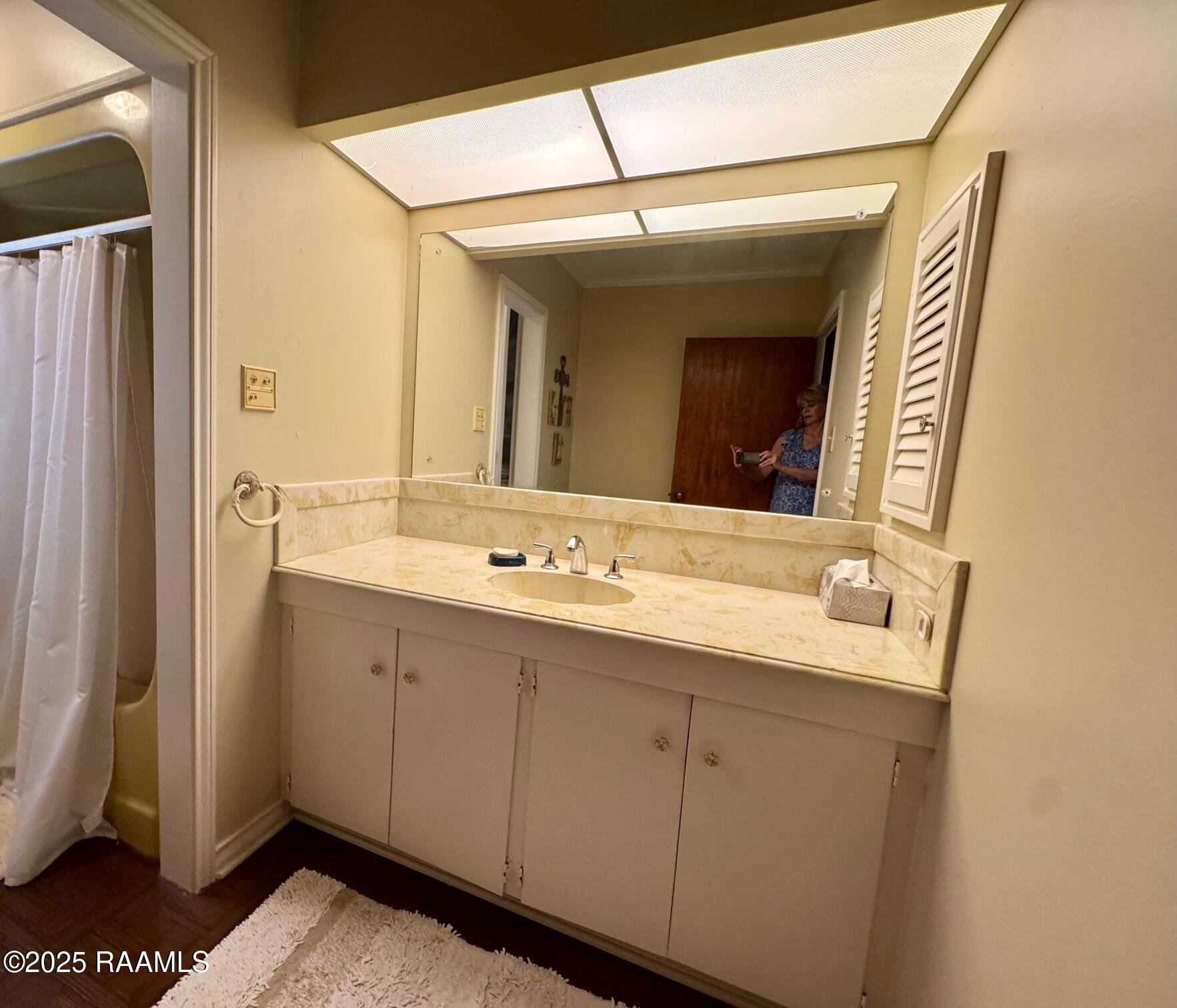 2015 Old Jeanerette Road New Iberia, LA 70563 - Photo 37 of 47 Upstairs Bath #3