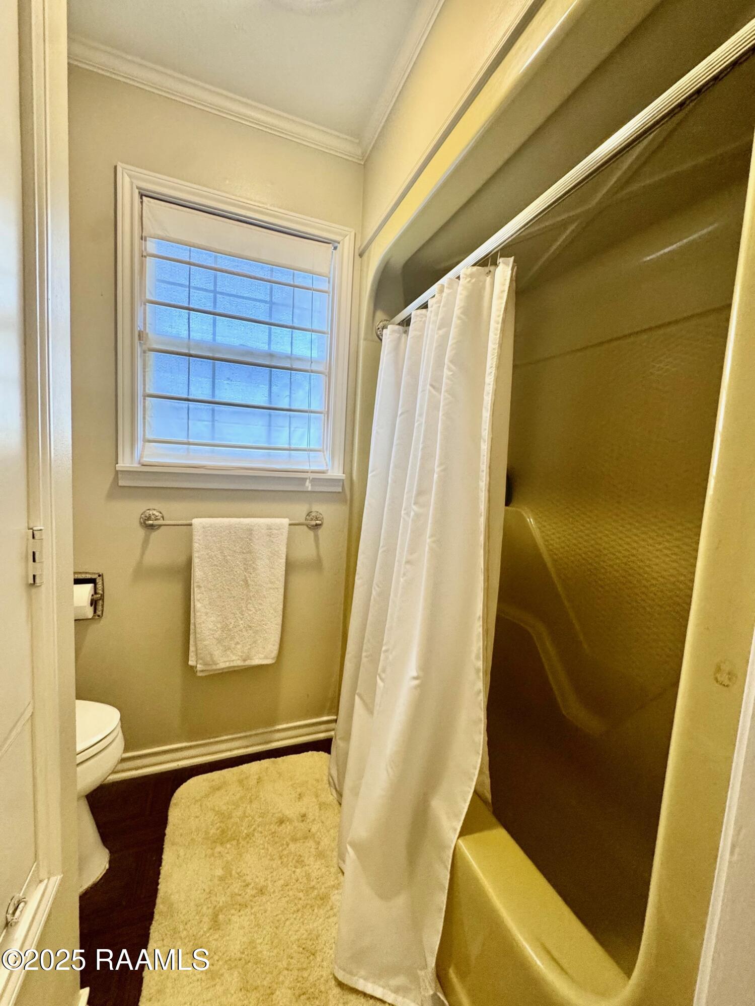 2015 Old Jeanerette Road New Iberia, LA 70563 - Photo 38 of 47 Tub Area