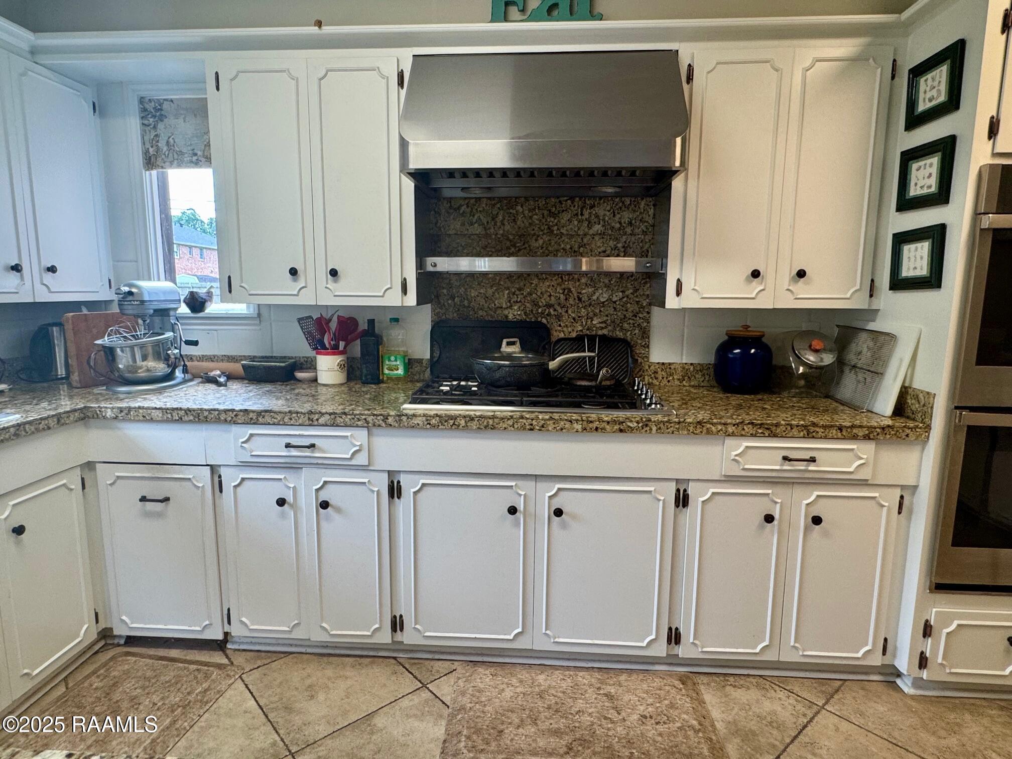 2015 Old Jeanerette Road New Iberia, LA 70563 - Photo 5 of 47 Gas Stovetop