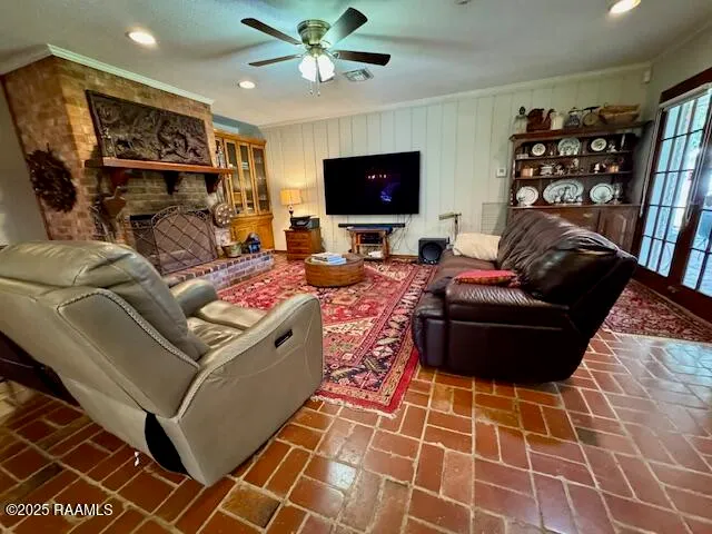 $260,000 | 2015 Old Jeanerette Road, New Iberia, LA 70563