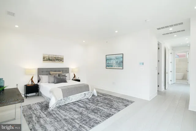 $1,850,000 | 142 South Front Street, Philadelphia, PA 19106