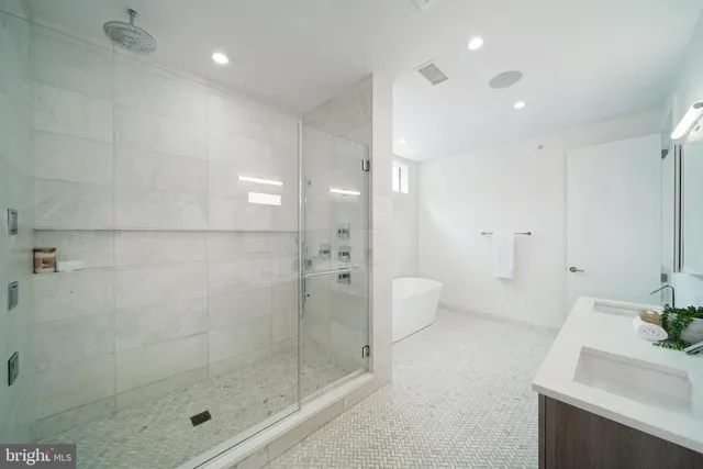 $1,850,000 | 142 South Front Street, Philadelphia, PA 19106