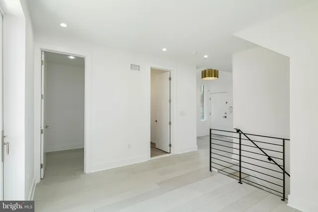 $1,850,000 | 142 South Front Street, Philadelphia, PA 19106