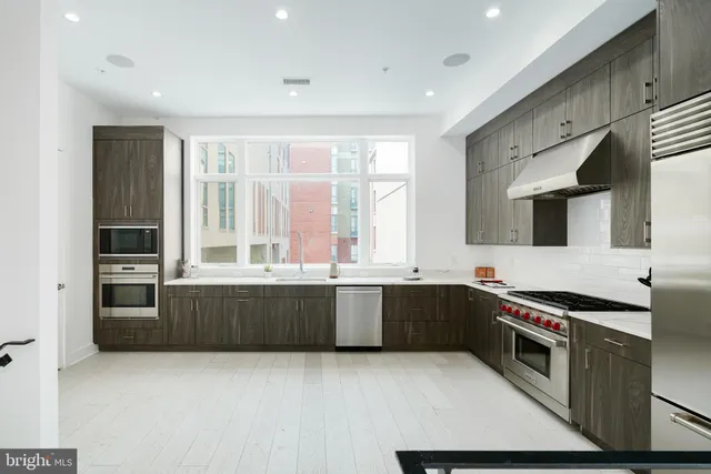 $1,850,000 | 142 South Front Street, Philadelphia, PA 19106