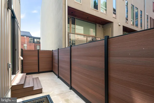 $1,850,000 | 142 South Front Street, Philadelphia, PA 19106