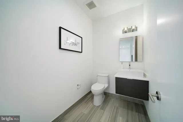 $1,850,000 | 142 South Front Street, Philadelphia, PA 19106