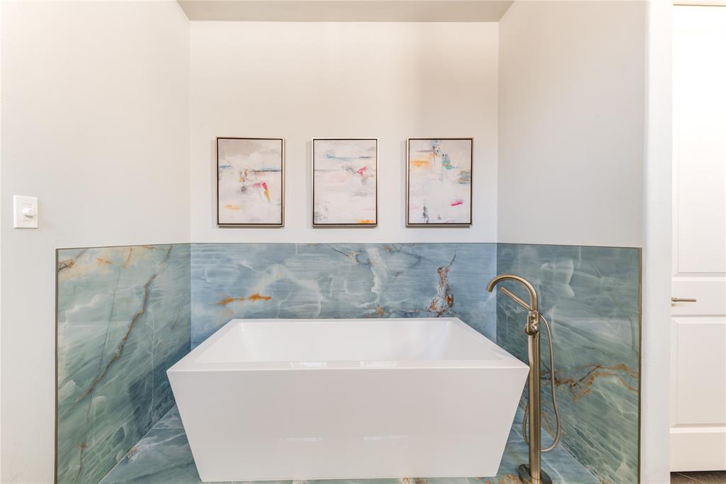 3914 Dunhaven Road Dallas, TX 75220 - Photo 15 of 21 a bathroom with a bathtub