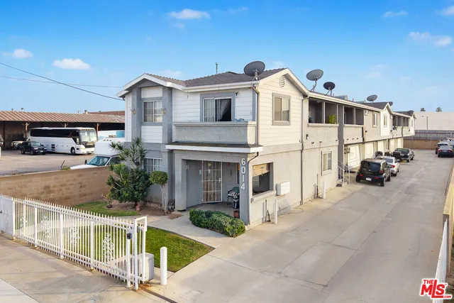 a house view with a outdoor space
