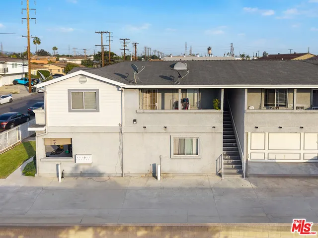 a view of a house with a outdoor space
