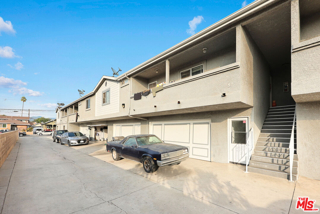 6014 Ferguson Drive Commerce, CA 90022 - Photo 8 of 22 a view of a patio with table and chairs