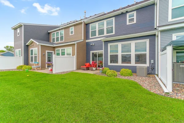 $393,500 | 9541 4th Street North, Lake Elmo, MN 55042
