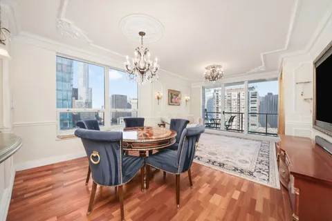 $800,000 | 420 East Waterside Drive, Unit 2110, Chicago, IL 60601