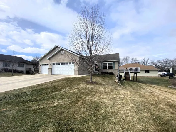 $485,000 | 212 Ridgeview Lane, Columbus, WI 53925