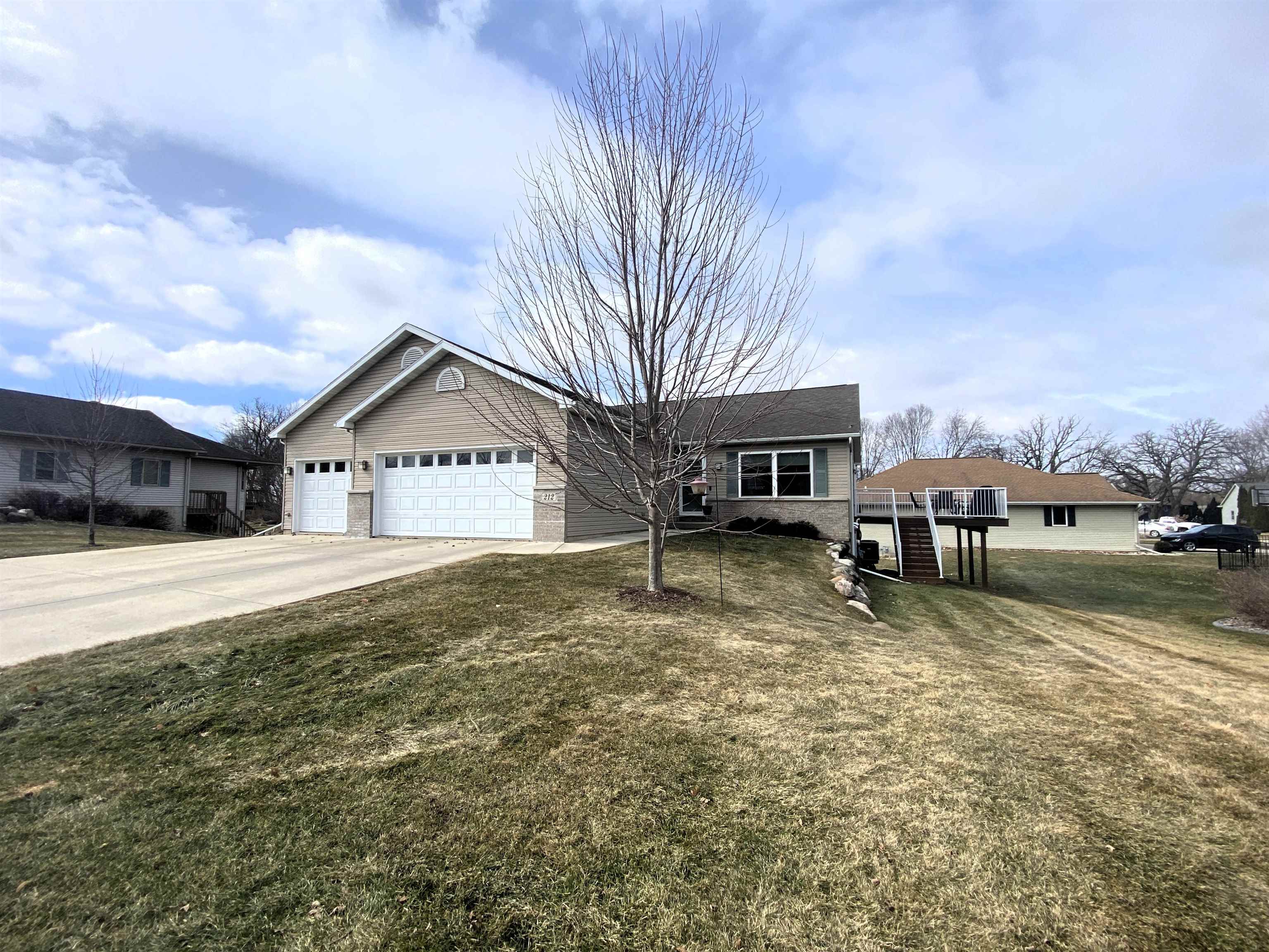 212 Ridgeview Lane Columbus, WI 53925 - Photo 2 of 74