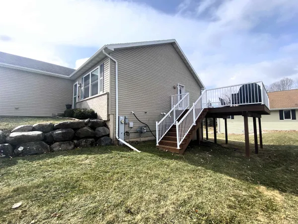 $485,000 | 212 Ridgeview Lane, Columbus, WI 53925