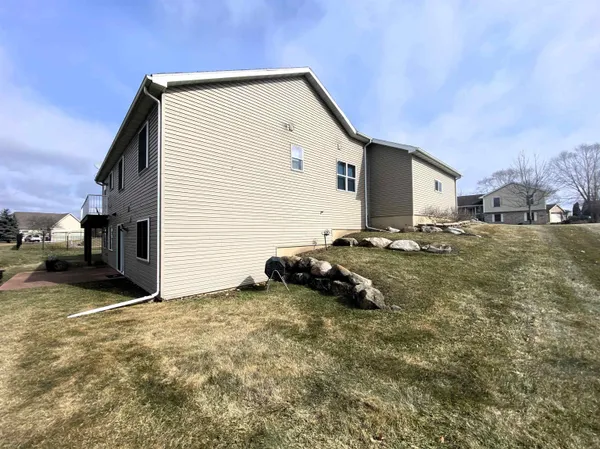 $485,000 | 212 Ridgeview Lane, Columbus, WI 53925