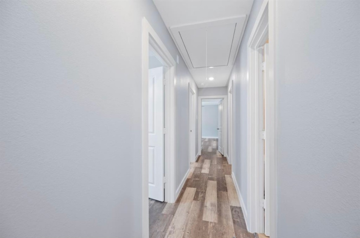 622 Maple Way Houston, TX 77015 - Photo 9 of 23 a view of a hallway with a white walls