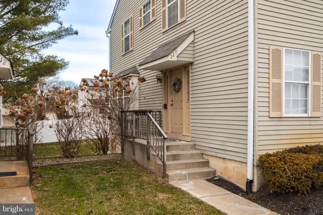 $399,900 | 210 Martins Way, Mount Laurel, NJ 08054