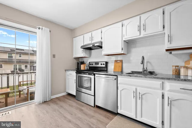 $399,900 | 210 Martins Way, Mount Laurel, NJ 08054